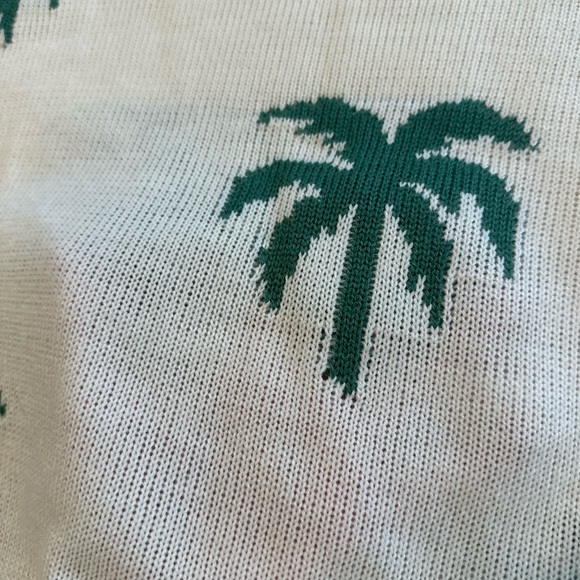 NO COMMENT - Picture 2 of 5